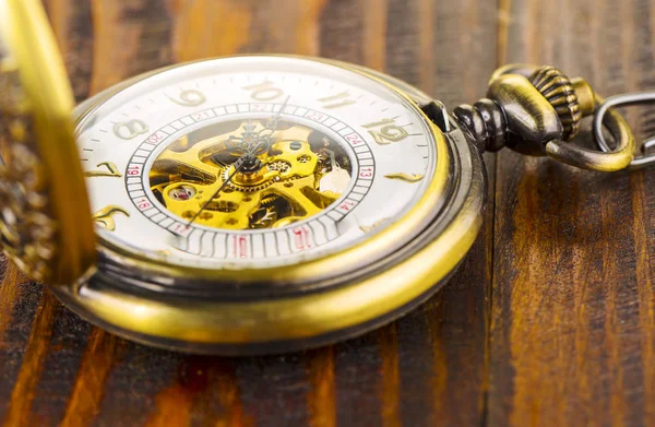 Imagem de um elegante relógio de bolso antigo — Fotografia de Stock