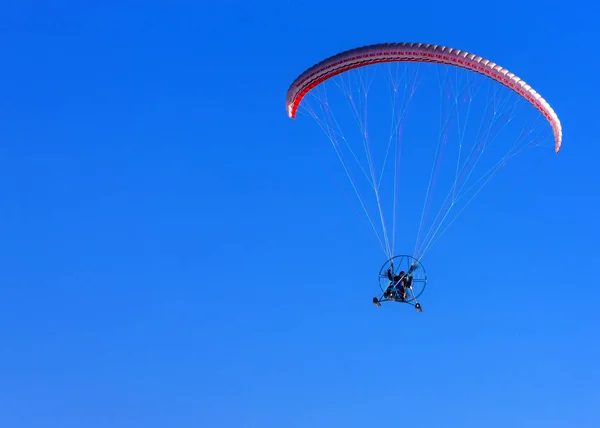 The sport paramotor and blue sky — Stock Photo, Image