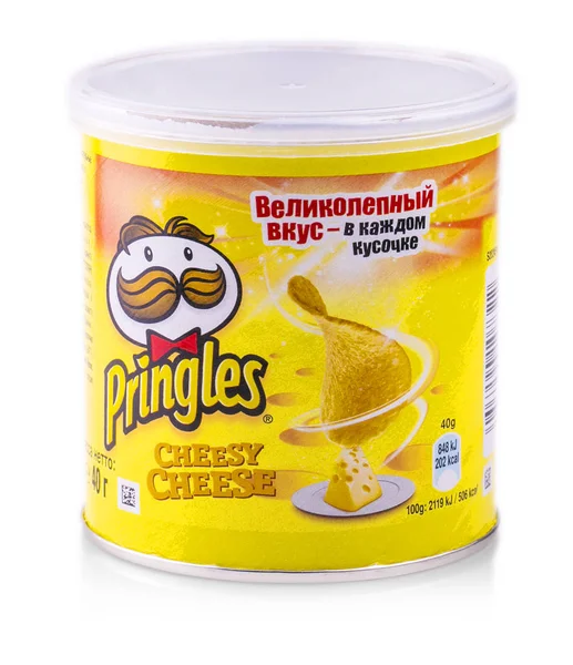 Pringles cips ile beyaz arka plan üzerinde izole peynirli bohça. — Stok fotoğraf