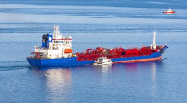 Mavi denizin ana gemisi. 