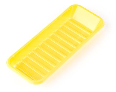 Beyaz üzerine izole edilmiş sarı plastik sofra takımı yiyecek kabı 