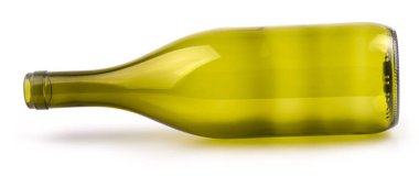  Boş cam şişe yan yatar, beyaz sırt üzerinde izole