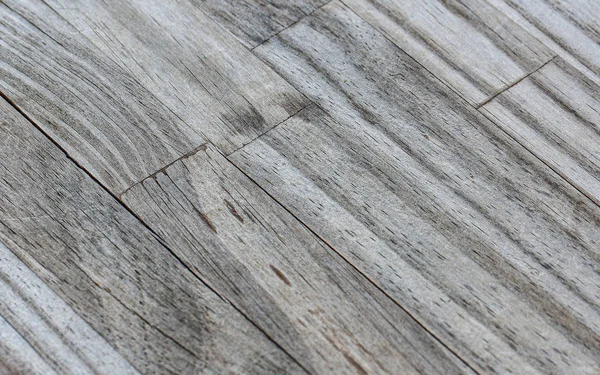 나무로 된 테이블은 흰 배경, 나무 바닥에 분리되어 있다 — 스톡 사진