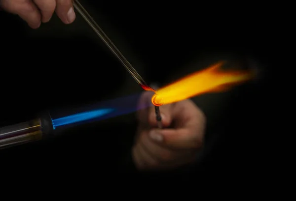 Men glassblower make handmade products — 스톡 사진