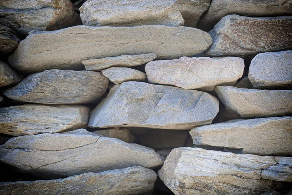Textura da alvenaria multi-colorida de tijolo de pedra com grande crac — Fotografia de Stock