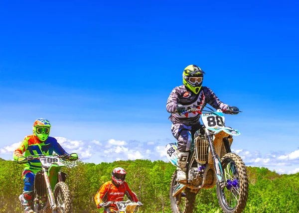 Kamchatka Rússia Junho 2019 Motocross Pilotos Praticam Truques Suas Bicicletas — Fotografia de Stock