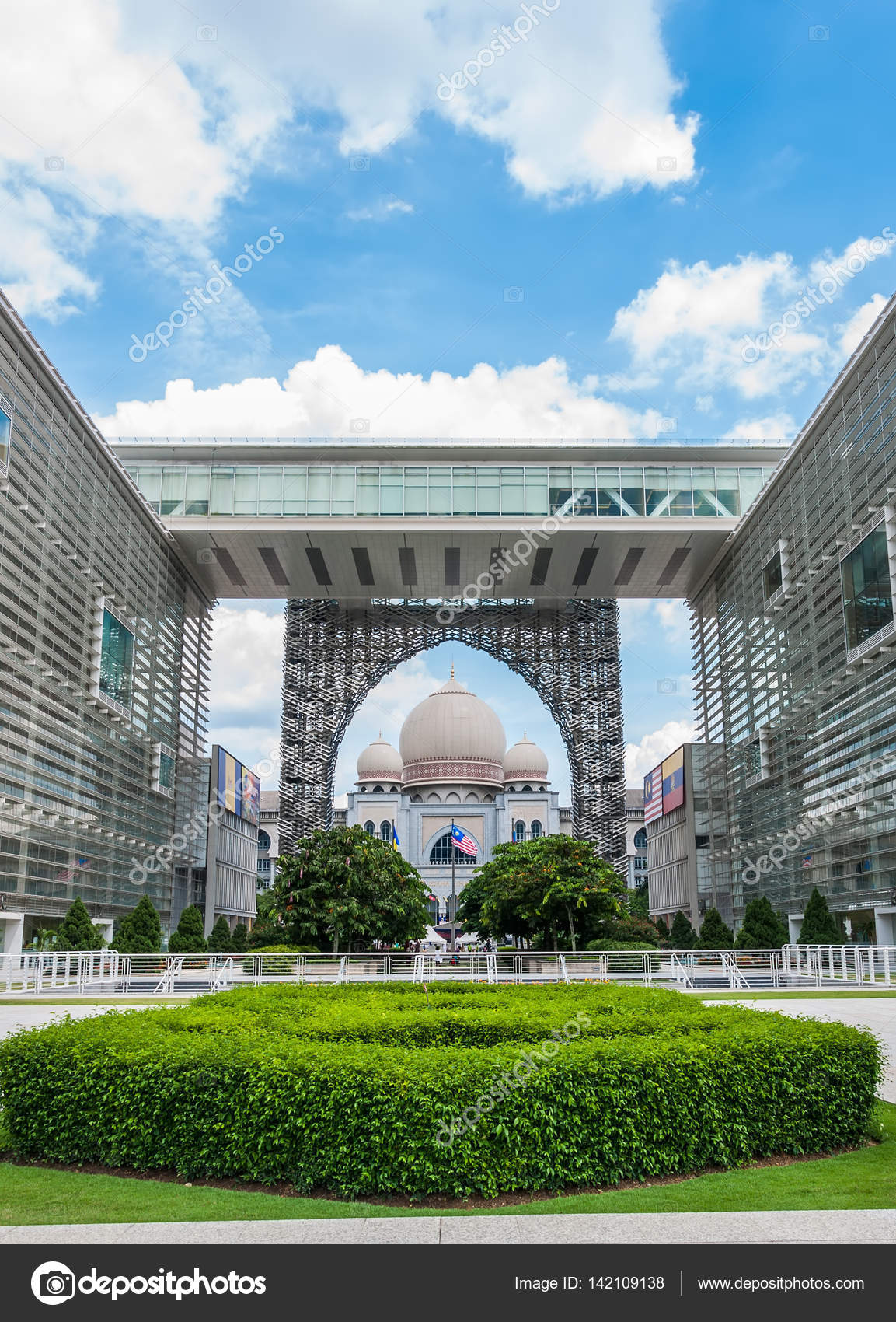 Palace Of Justice In Putrajaya Stock Photo Image By C Nazmt Yahoo Com 142109138
