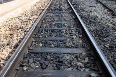 Demiryolu hattı. Tren istasyonunda. Klasik ulaşım. Seyahat yolu.