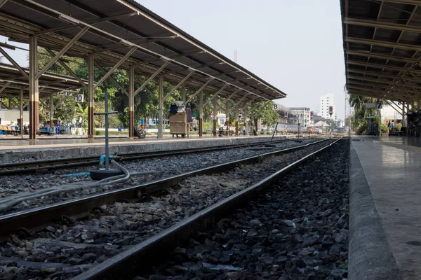 鉄道の線路だ 駅でね ヴィンテージ輸送だ 旅の仕方 — ストック写真