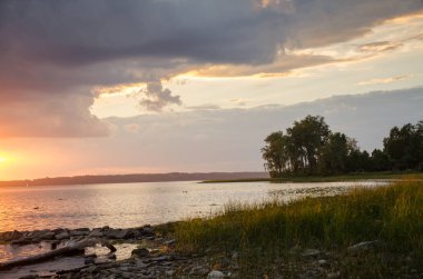 Günbatımı Ottawa Nehri üzerinde