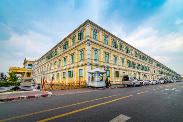 Vackra gula byggnaden — Stockfoto