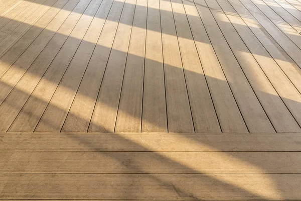 Holzboden mit Beschattung — Stockfoto