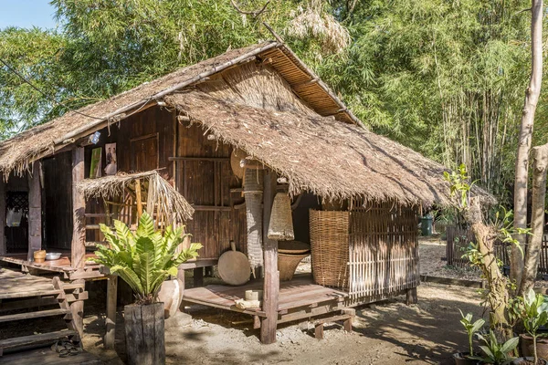 Casa del contadino tailandese vecchio stile — Foto Stock