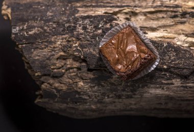 Brownie eski ahşap üzerine
