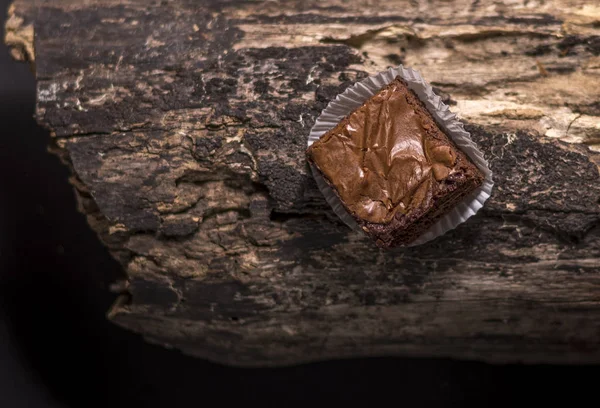 Brownie on old wood — Stock Photo, Image