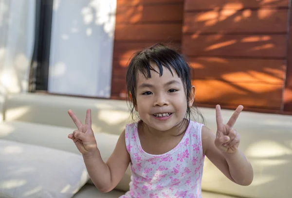 Tay - Çinli küçük kız — Stok fotoğraf