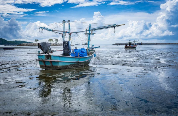 Tablero de pesca en tierra — Foto de Stock