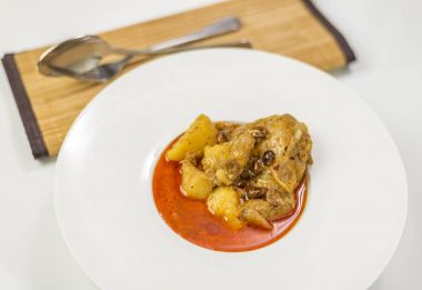 Körili tavuk massaman