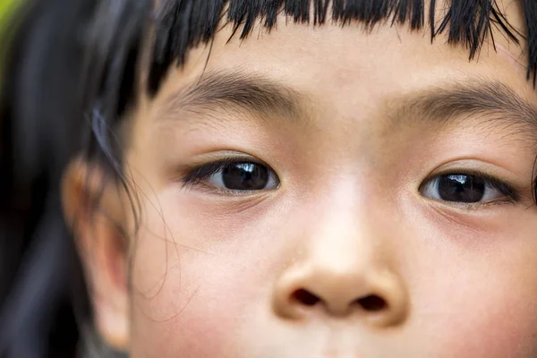 Глаза маленькой девочки — стоковое фото