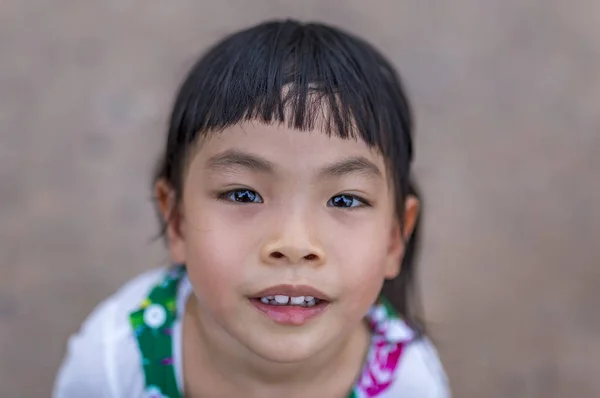 Kopfschuss asiatisches kleines Mädchen — Stockfoto
