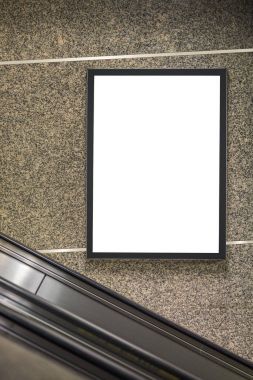 Boş ışıklı bir metro advertiment için