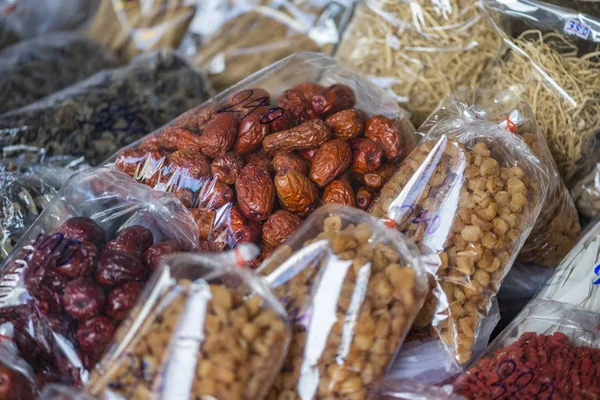 Hünnap ile diğer sebze ve otlar için plastik torbaya satmak