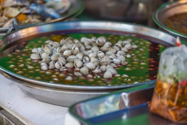 Jäsa hjärtmussla på gatan mat Yaowarat, Thailand — Stockfoto