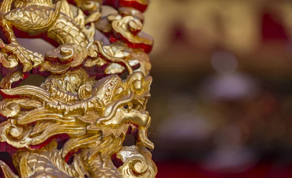 Gold dragon in Chinese temple — Stock Photo, Image