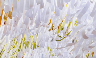 Dekorasyon saten kurdele, beyaz, altın ve bakır.