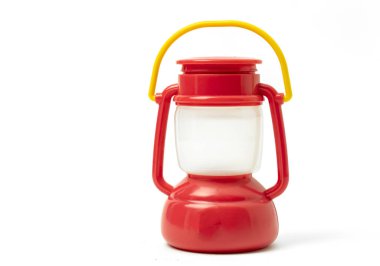 Beyaz arka planda izole edilmiş klasik oyuncak fener..