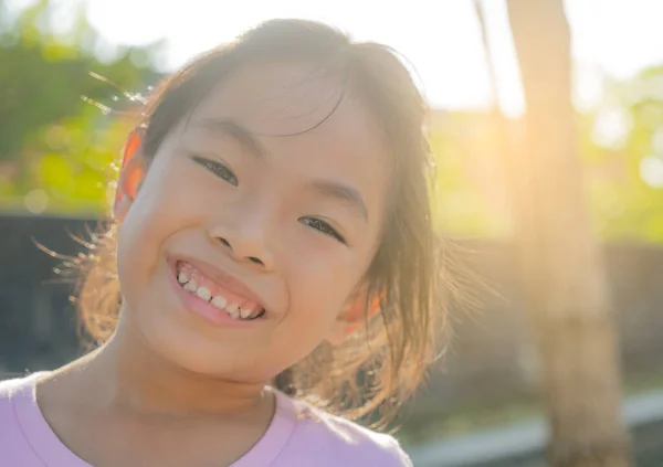 Close Face Asijské Roztomilé Dítě Dívka Parku Šťastný Pocit Image — Stock fotografie