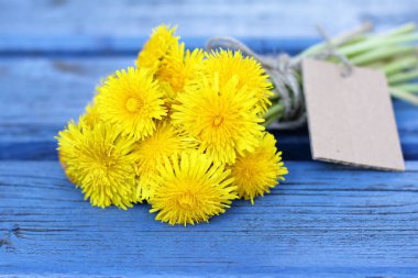 dandelions şenlikli buket