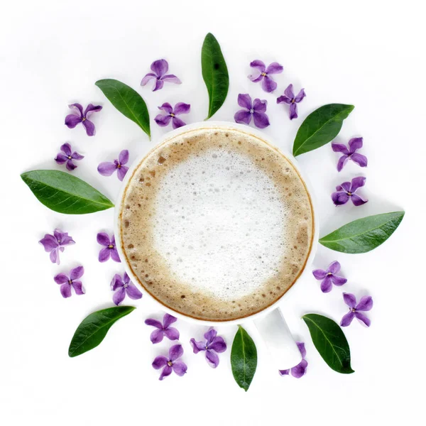 Café sur une assiette florale — Photo