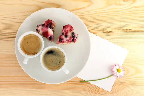 Sunny morning breakfast for lovers — Stock Photo, Image