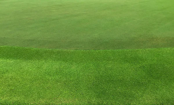 Yeşil çimen golf sahasının dokulu arka plan. — Stok fotoğraf