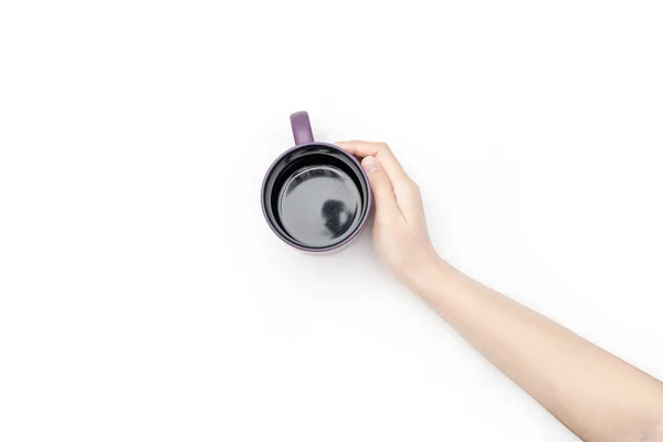Кофейная чашка в руке. Изолированный на белом фоне . — стоковое фото