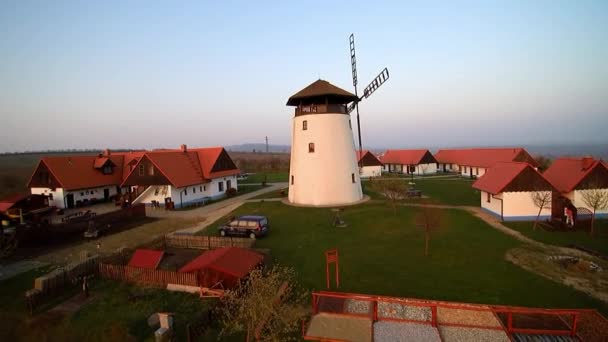 Windmolen luchtfoto schoten Bukovany — Stockvideo