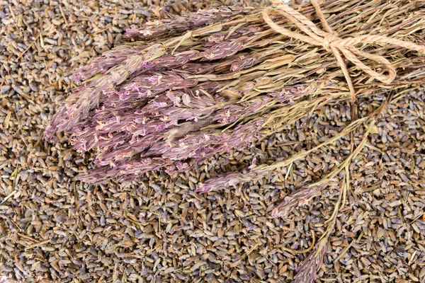 Torkad lavendel bukett med snöre — Stockfoto