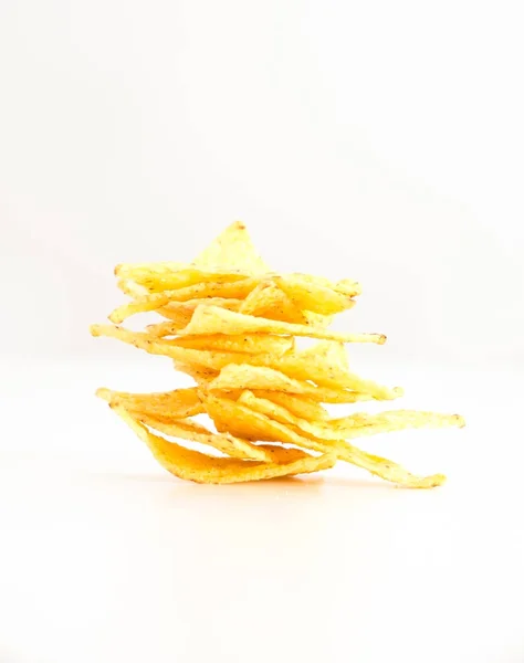 Chips nacho crocante, no fundo branco . — Fotografia de Stock