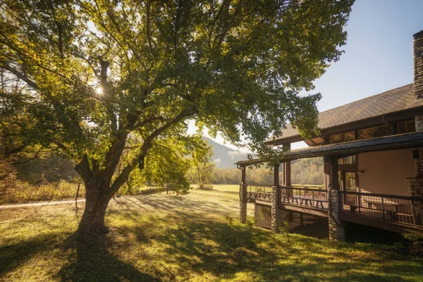 Cabina di montagna Sunrise Immagine Stock