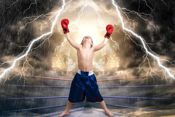 O campeão de boxe. Esportes infantis . — Fotografia de Stock