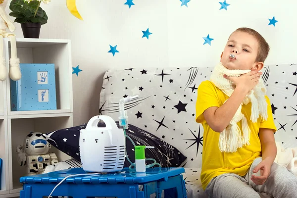 Little Boy Feels Pain Throat Measures Temperature Child Makes Inhalation — стоковое фото