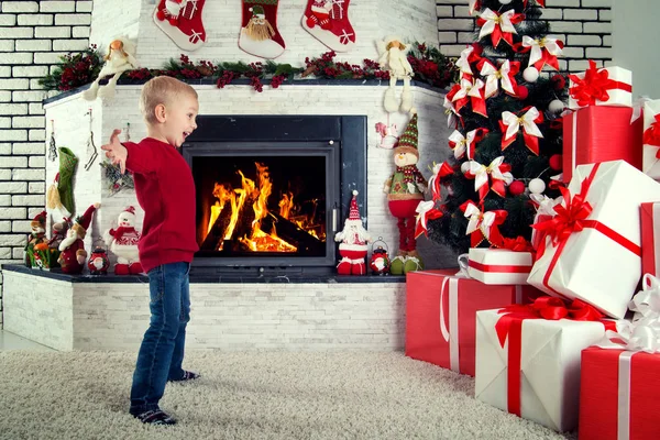 Kellemes Karácsonyi Ünnepeket Boldog Ünnepek Aranyos Kis Gyerek Talált Sok — Stock Fotó
