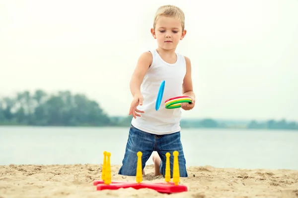 Cute Boy Playing Game Throwing Rings Seafront Joy Victory — Stock Photo, Image