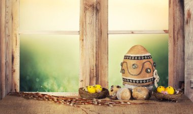 Paskalya süsleri el yapımı. Paskalya tatil kavramı.