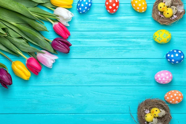 Húsvéti Tojás Színes Tulipán Háttér Húsvéti Ünnep Fogalma Húsvéti Dekoráció — Stock Fotó