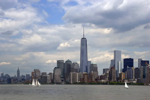 Özgürlük heykeli Wiews Manhattan manzarası — Stok fotoğraf