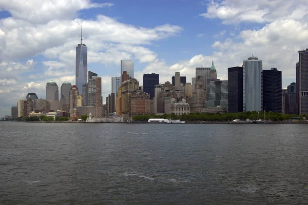 Özgürlük heykeli Wiews Manhattan manzarası — Stok fotoğraf