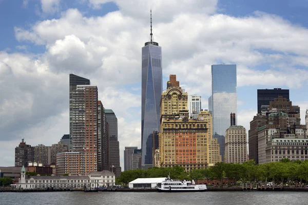 Özgürlük heykeli Wiews Manhattan manzarası — Stok fotoğraf