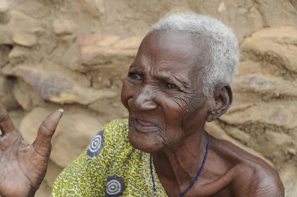 Old woman of the Dogon tribe — Stock Photo, Image